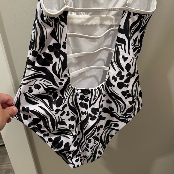 NWOT Women’s Hurley One Piece Swimsuit - Picture 6 of 14